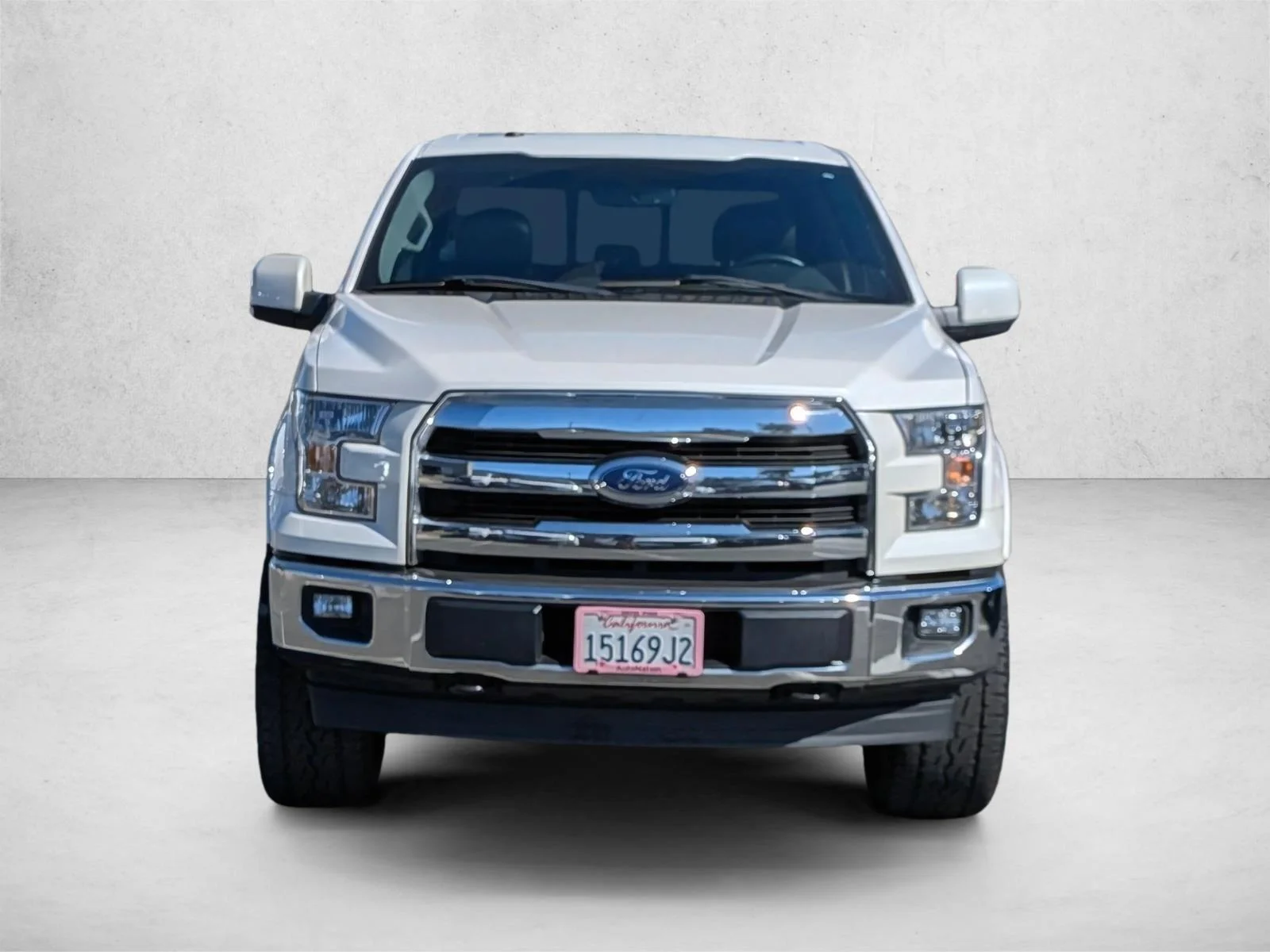 Used 2017 White Platinum Metallic Tri-Coat Ford Lariat image 2