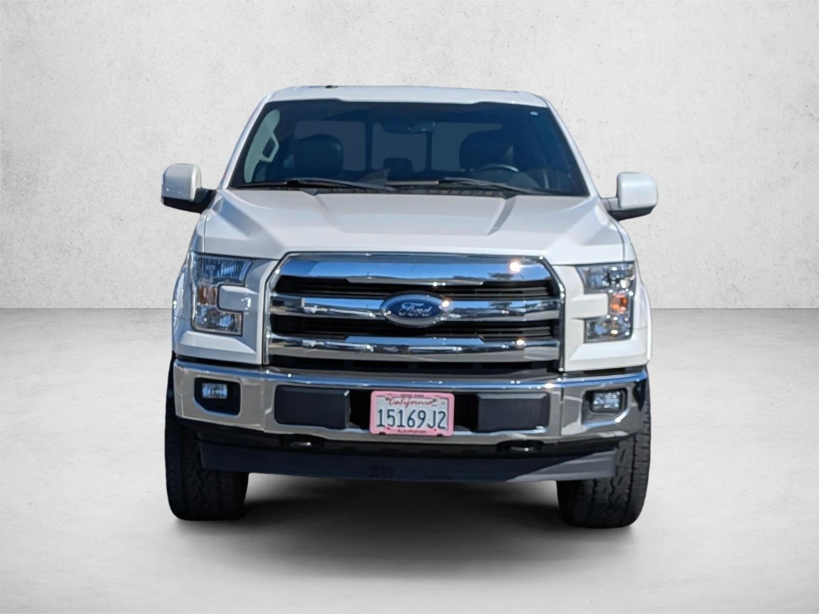 Used 2017 White Platinum Metallic Tri-Coat Ford Lariat image 2