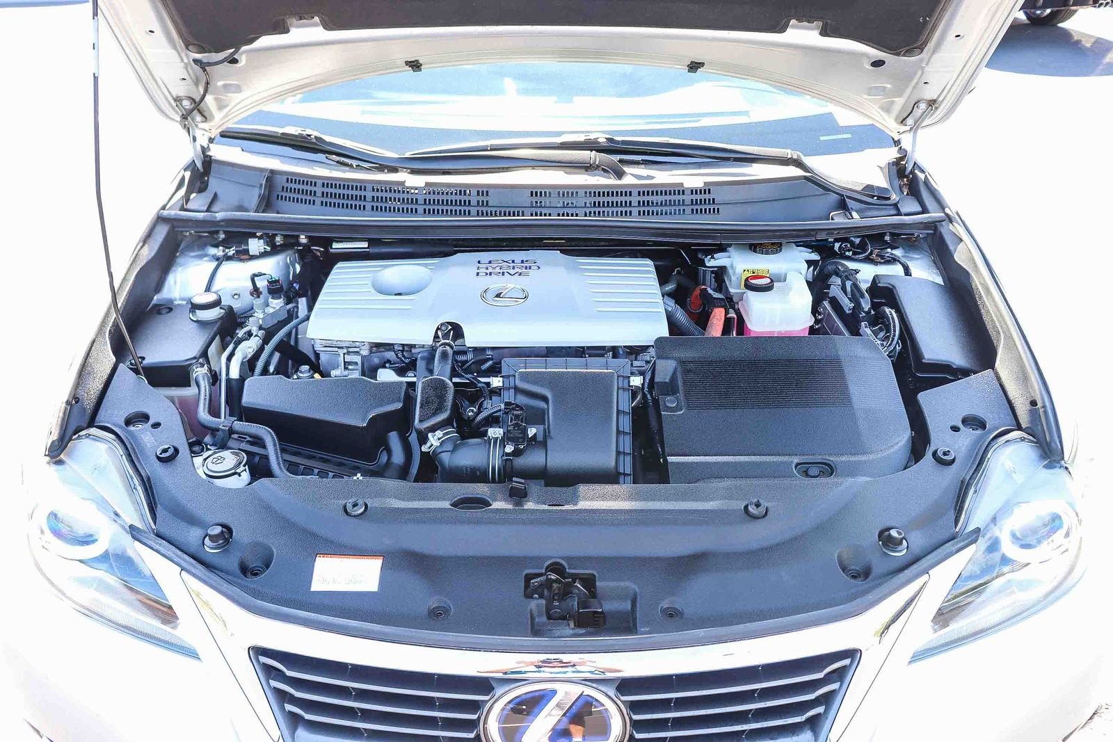 Used 2015 Silver Lexus 200h image 33