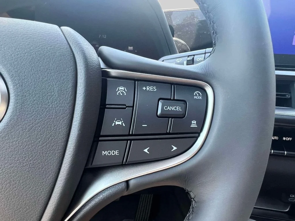 2026 Lexus UX Hybrid 300h Premium - Photo 21