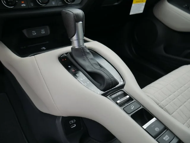 Used 2027 Platinum White Pearl Honda LX image 16