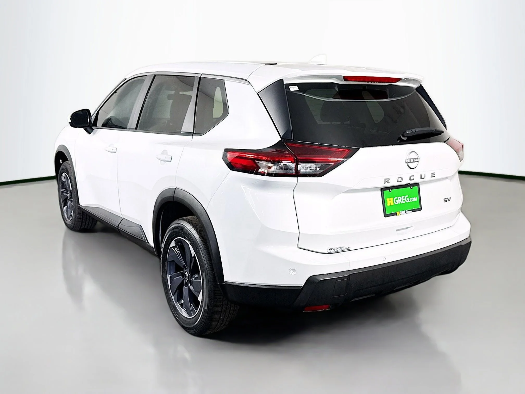 Used 2024 Everest White Pearl Nissan SV image 5