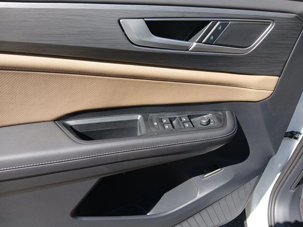 2026 Volkswagen Atlas Cross Sport SE w/Tech - Photo 11