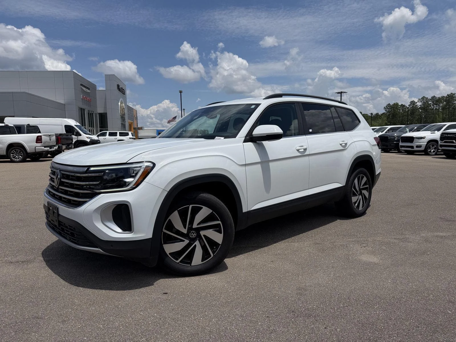 2025 Volkswagen Atlas 2.0T SE w/Tech 4MOTION's photo