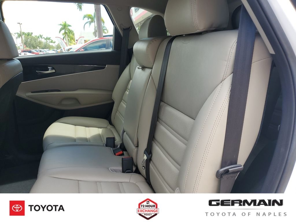 Used 2019 White Kia EX image 21