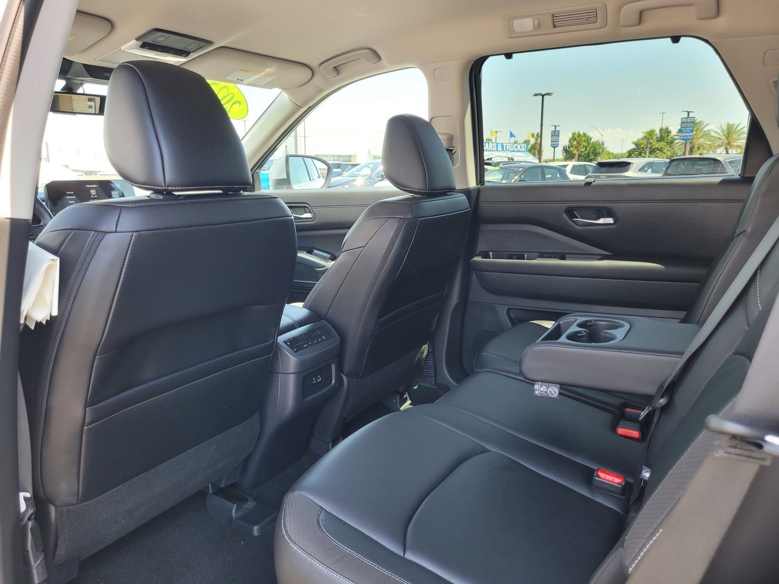 2025 Nissan Pathfinder SL - Photo 15
