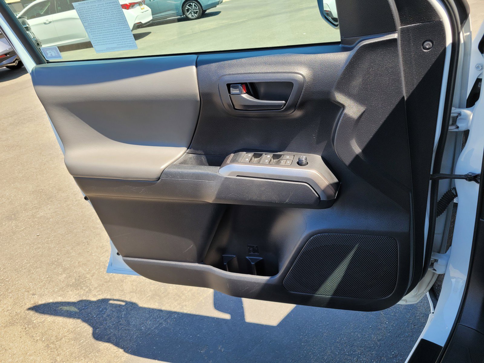 Used 2019 White Toyota  image 27