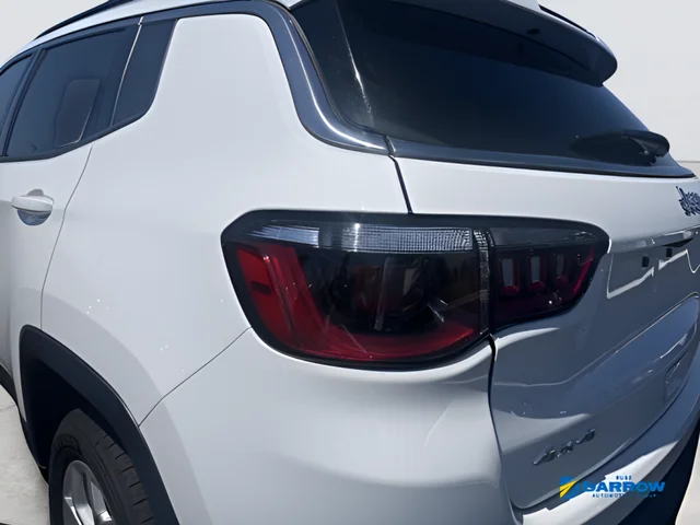Used 2025 White Jeep Latitude image 4