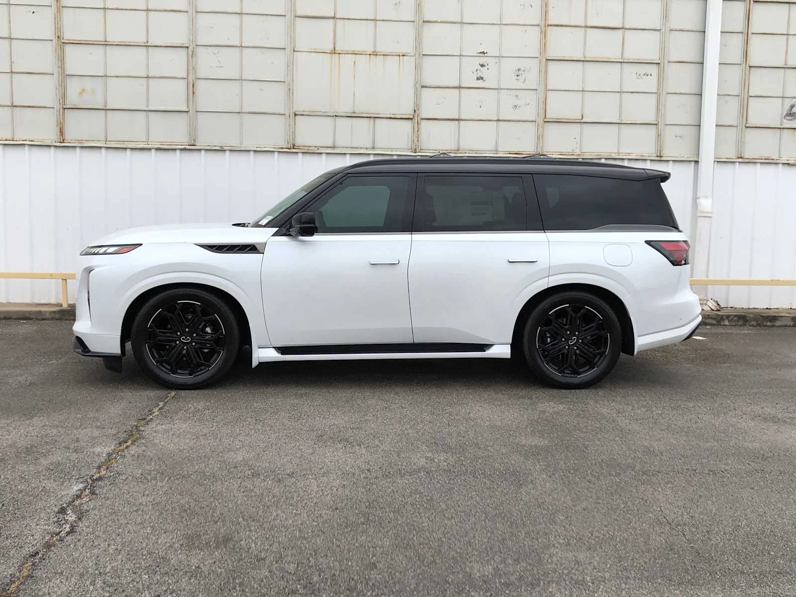 New 2026 RADIANT WHITE INFINITI Sport 4WD image 5