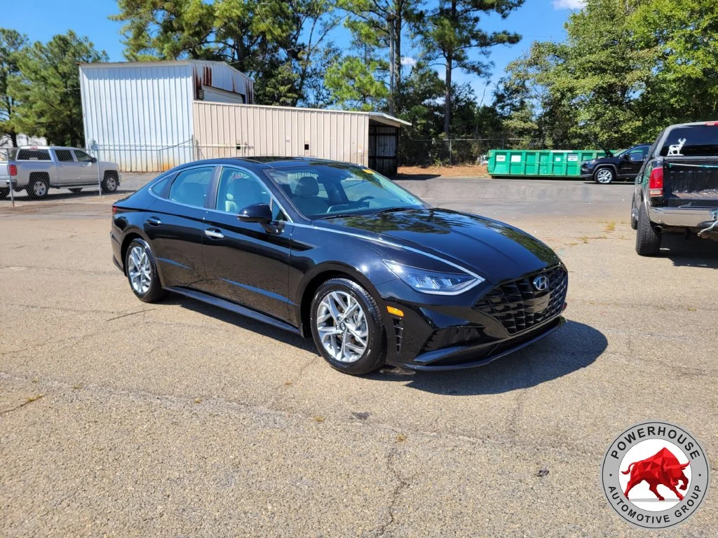 Used 2023 Black Hyundai SEL image 9
