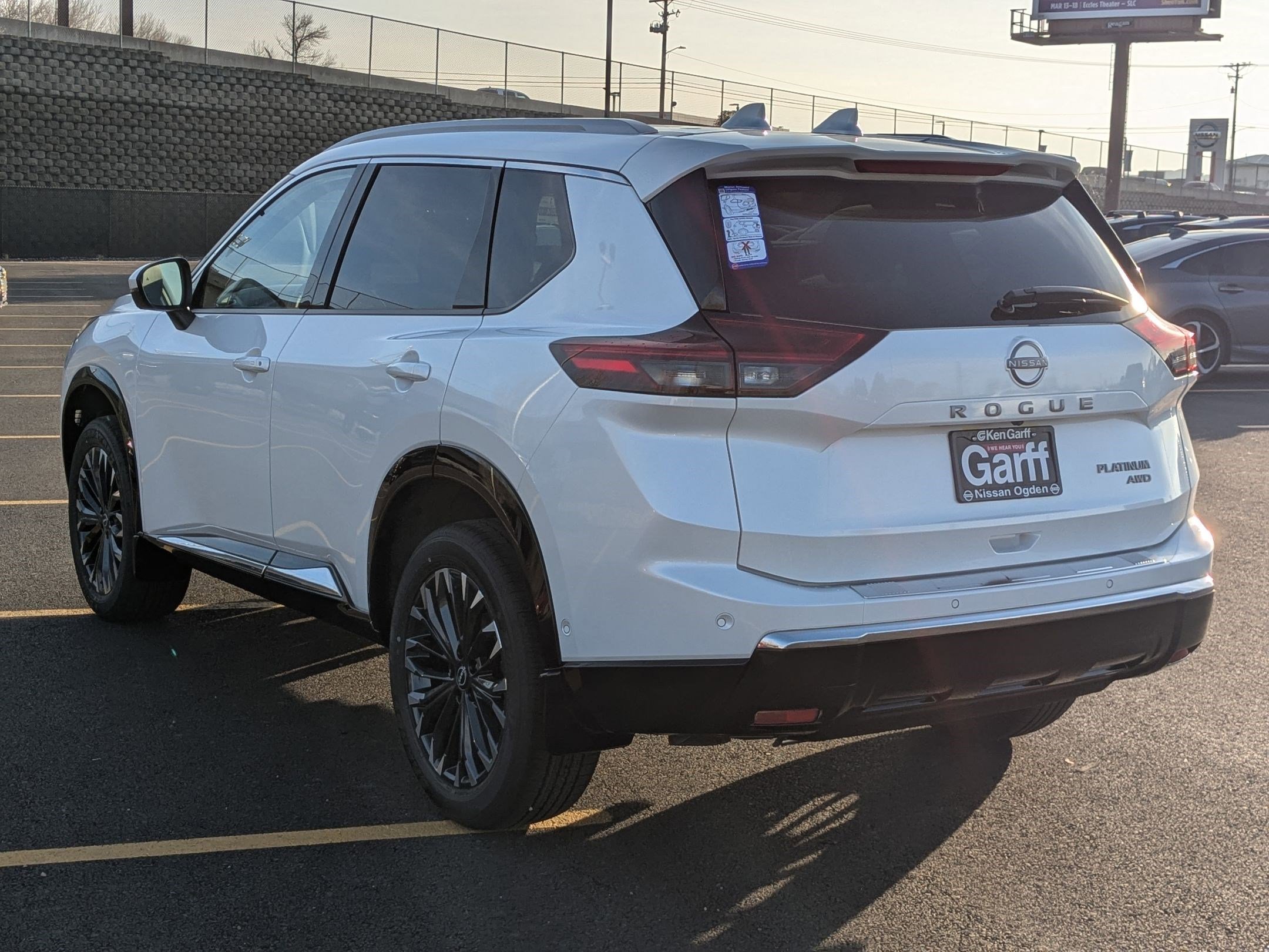 New 2026 Everest White Pearl Tricoat Nissan Platinum image 5