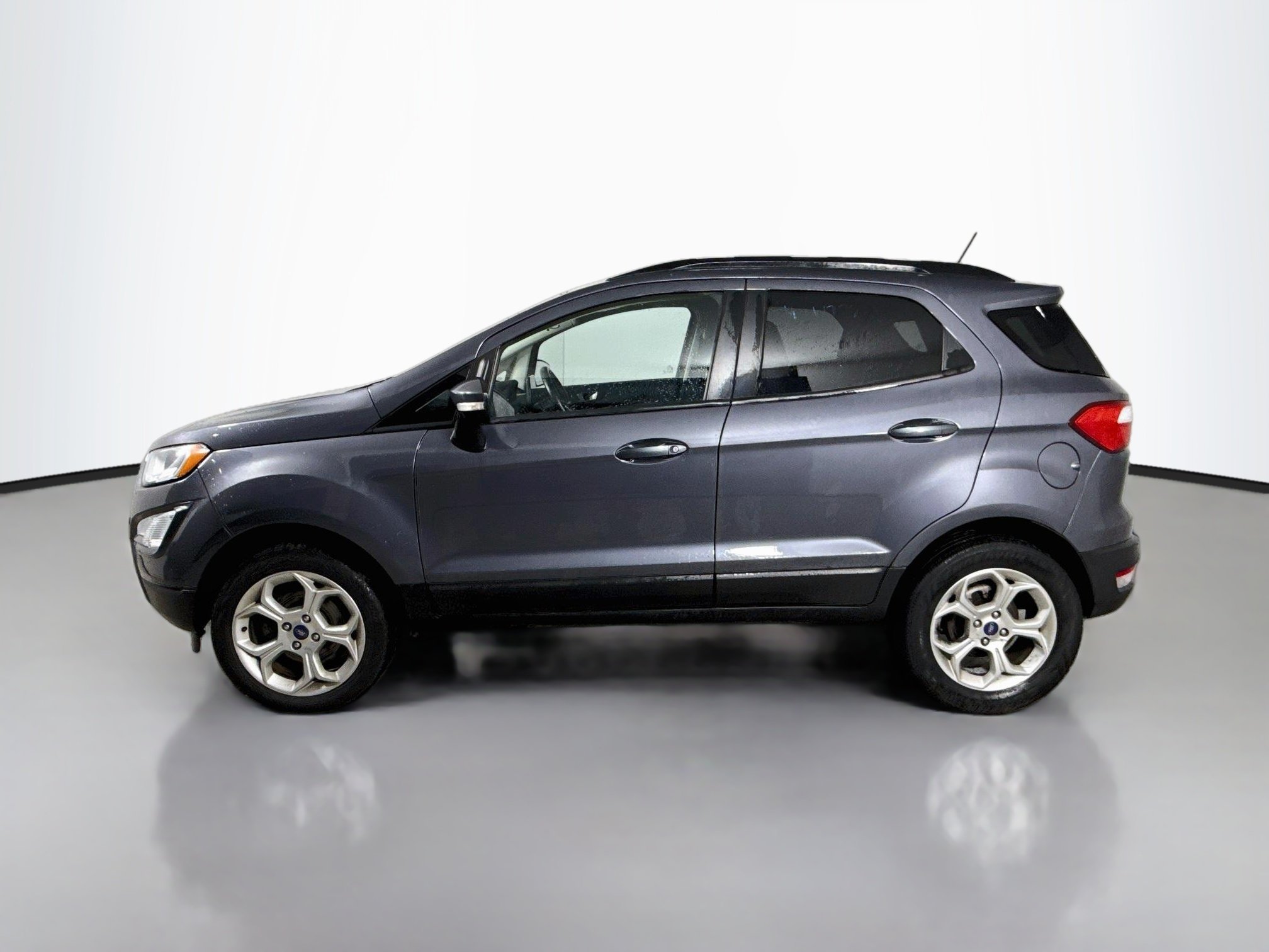 Used 2022 Smoke Metallic Ford SE image 9
