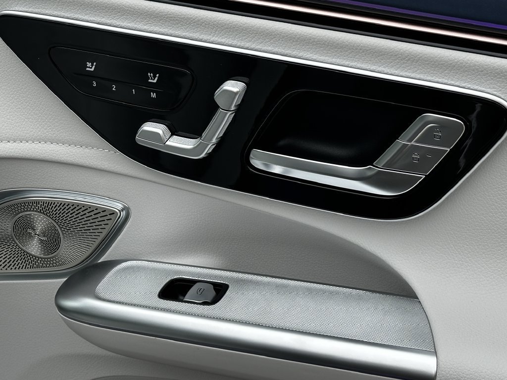 New 2027 MANUFAKTUR Alpine Grey Mercedes-Benz EQE 320+ image 53
