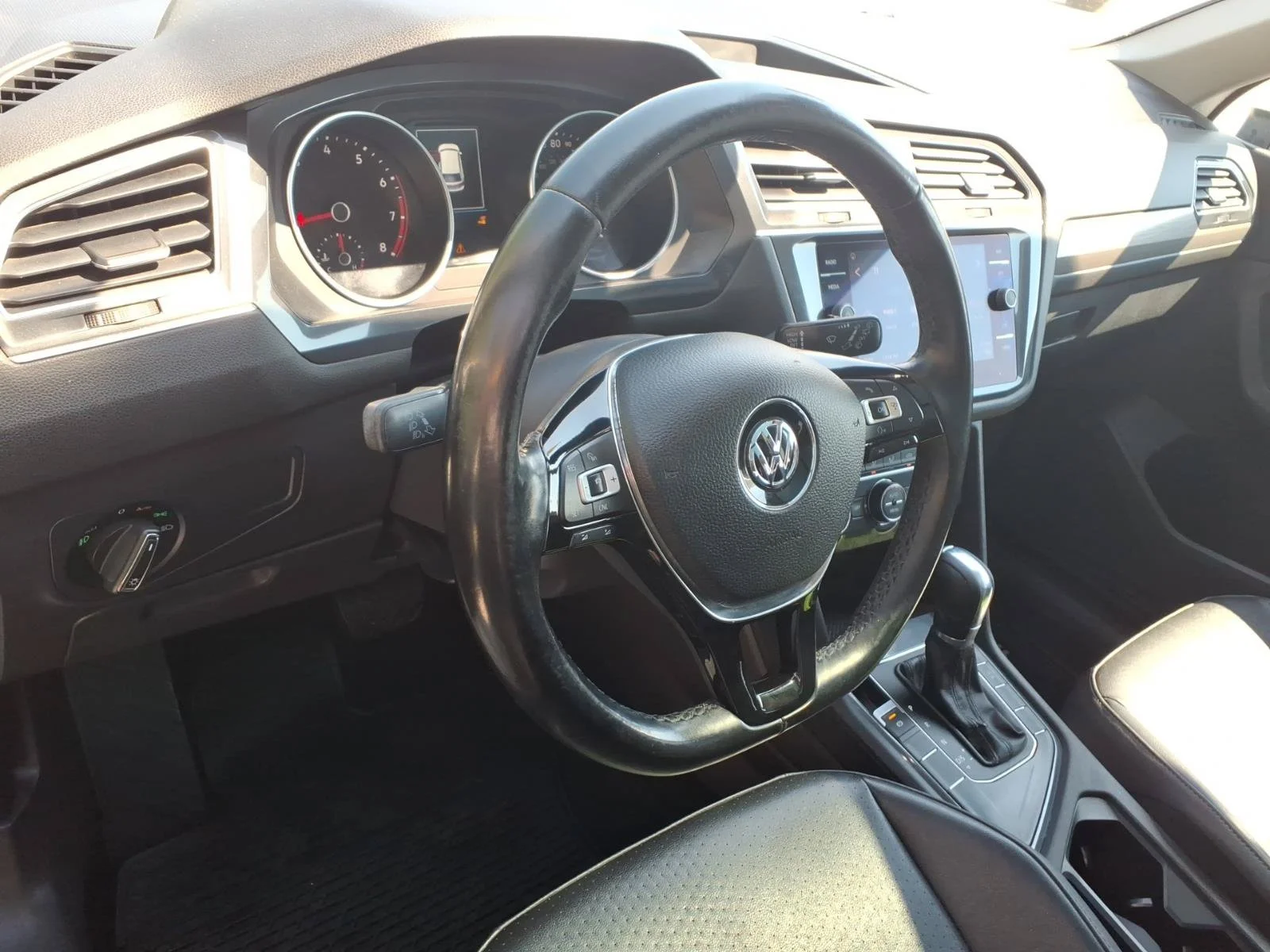 Used 2018 Pure White Volkswagen SEL image 8