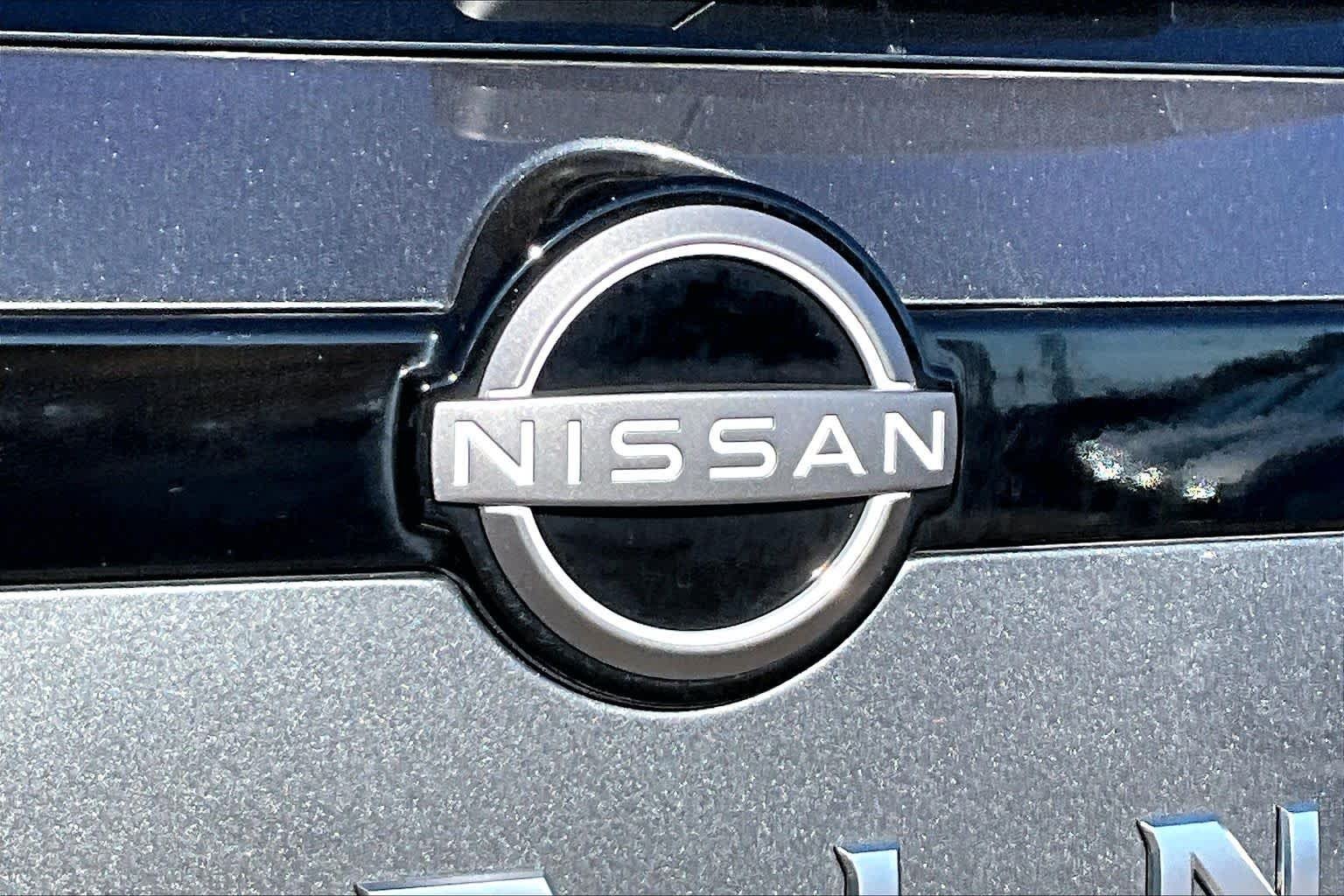 Used 2025 Gun Metallic Nissan Platinum image 31
