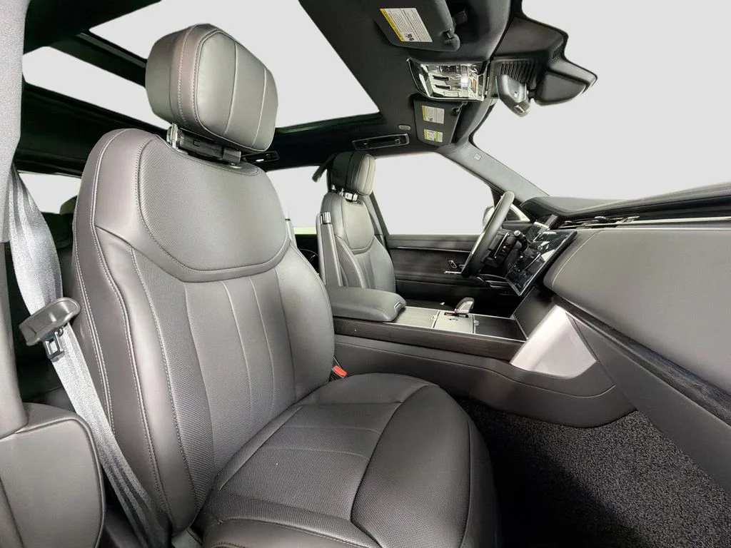 New 2026 Fuji White Land Rover SE image 30