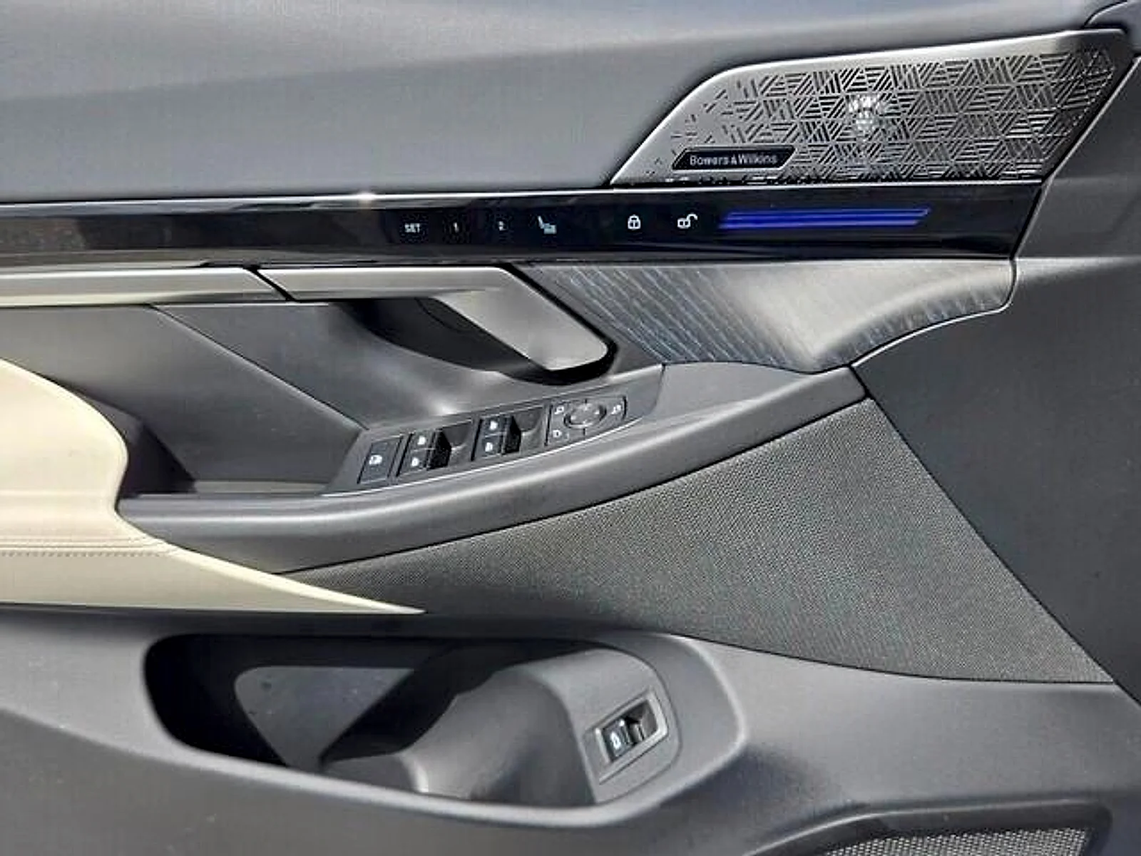 Used 2024  BMW  image 24