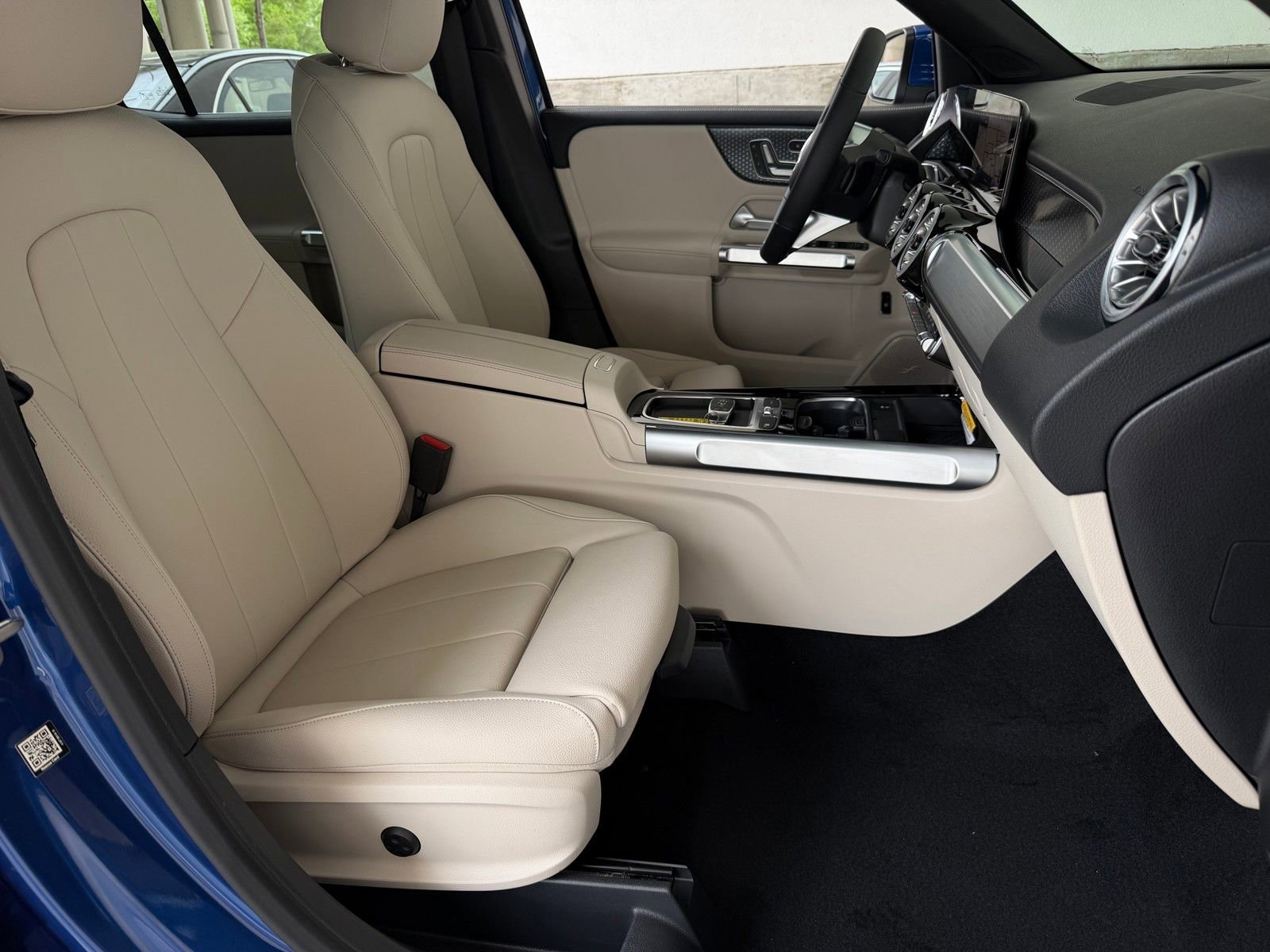 New 2026 Starling Blue Metallic Mercedes-Benz GLB 250 image 40