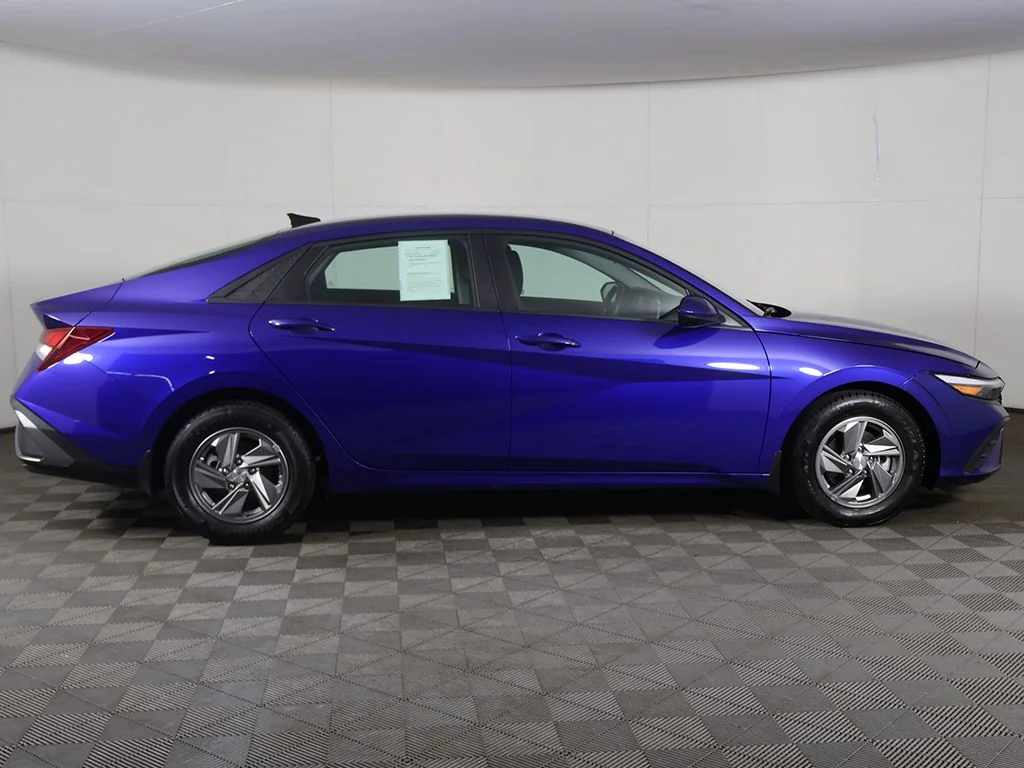 Used 2025 Blue Hyundai SE image 16