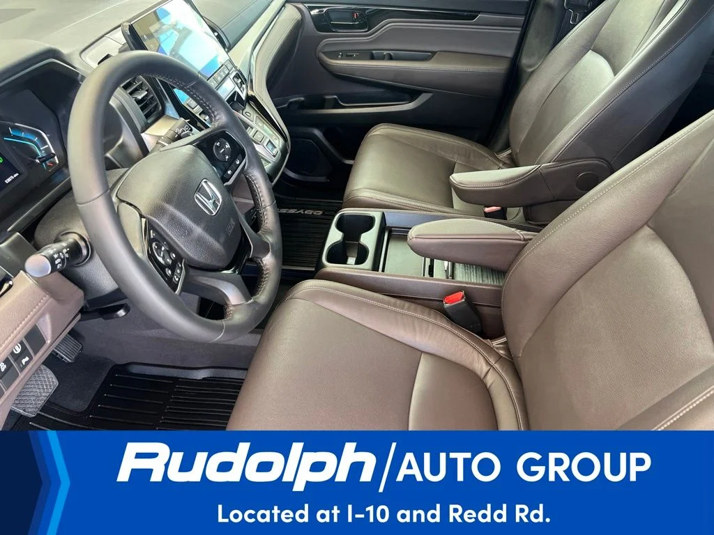 Certified Used 2023 Lunar Silver Metallic Honda TOURING image 9