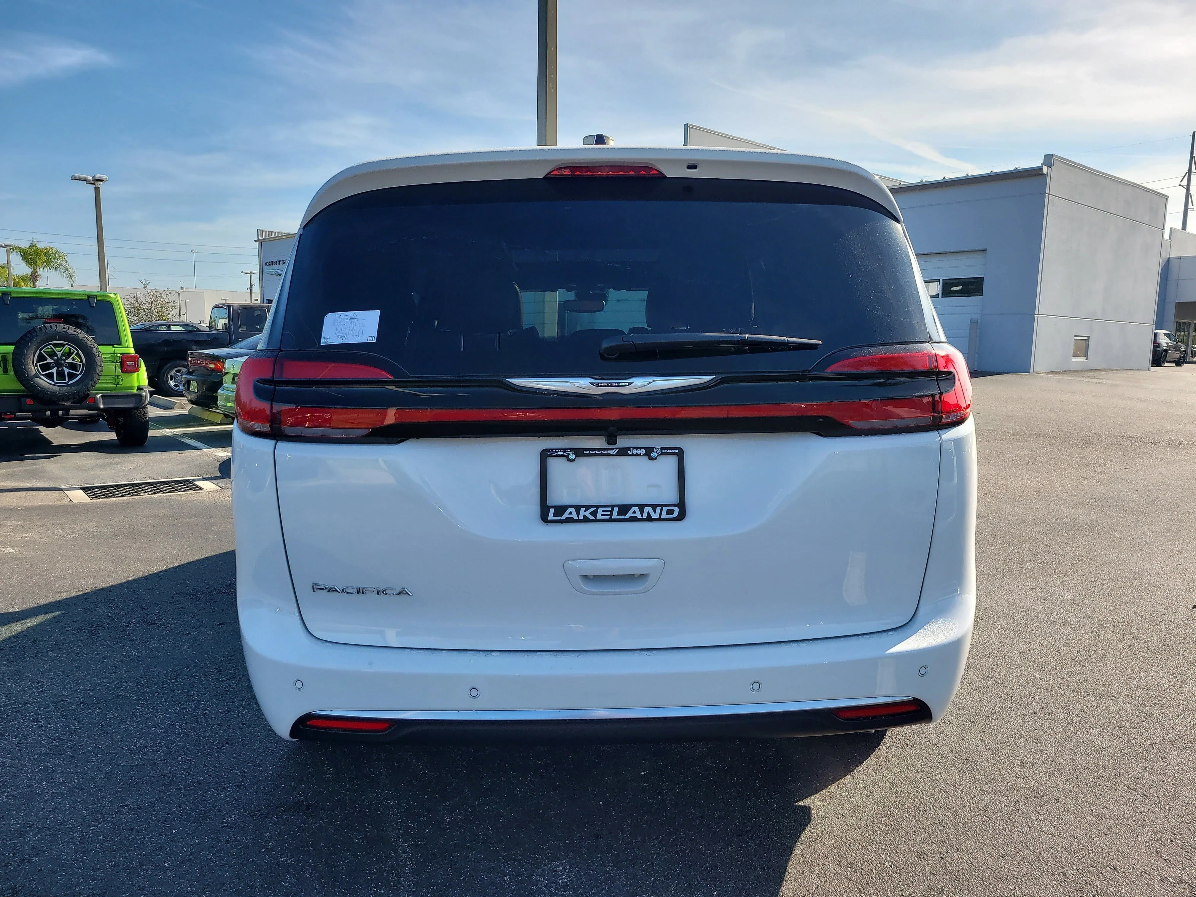 New 2026 Bright White Clearcoat Chrysler Pinnacle image 7