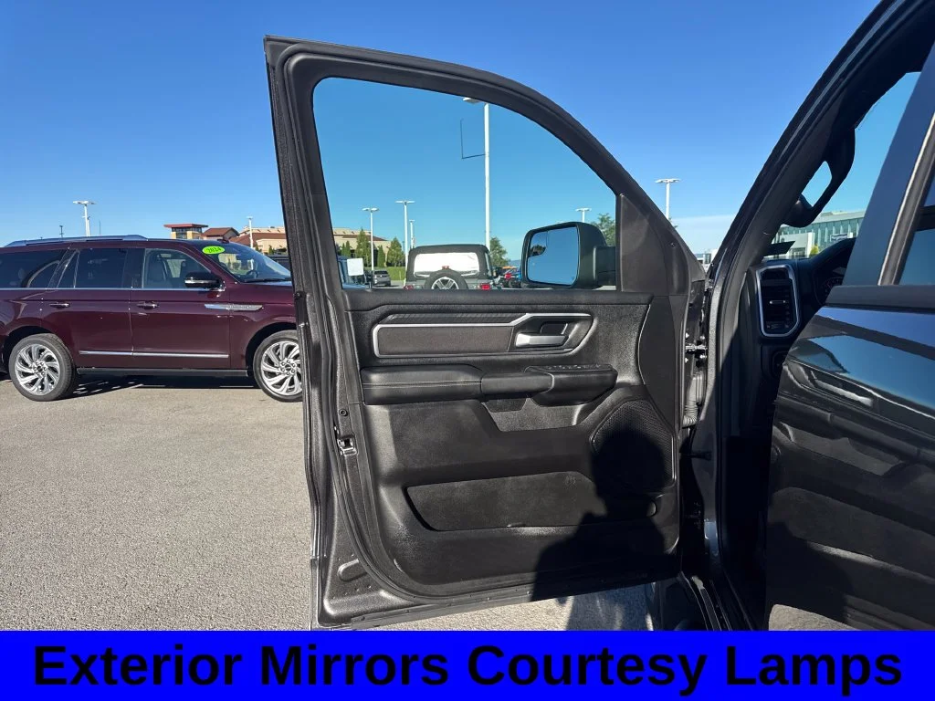 Used 2025 Granite Crystal Clearcoat Metallic Ram Big Horn/Lone Star image 26