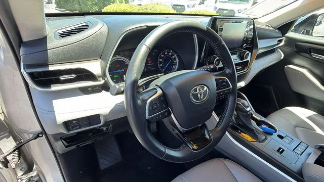 Used 2021 Silver Toyota XLE image 32