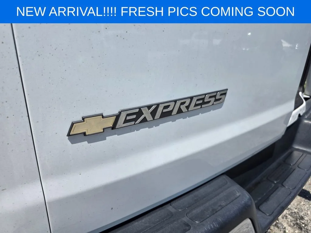 Used 2024 Summit White Chevrolet WT image 13