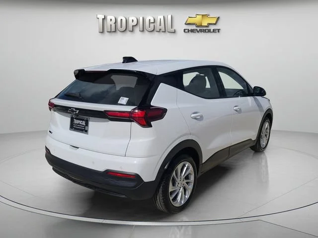 New 2027 Summit White Chevrolet LT image 3