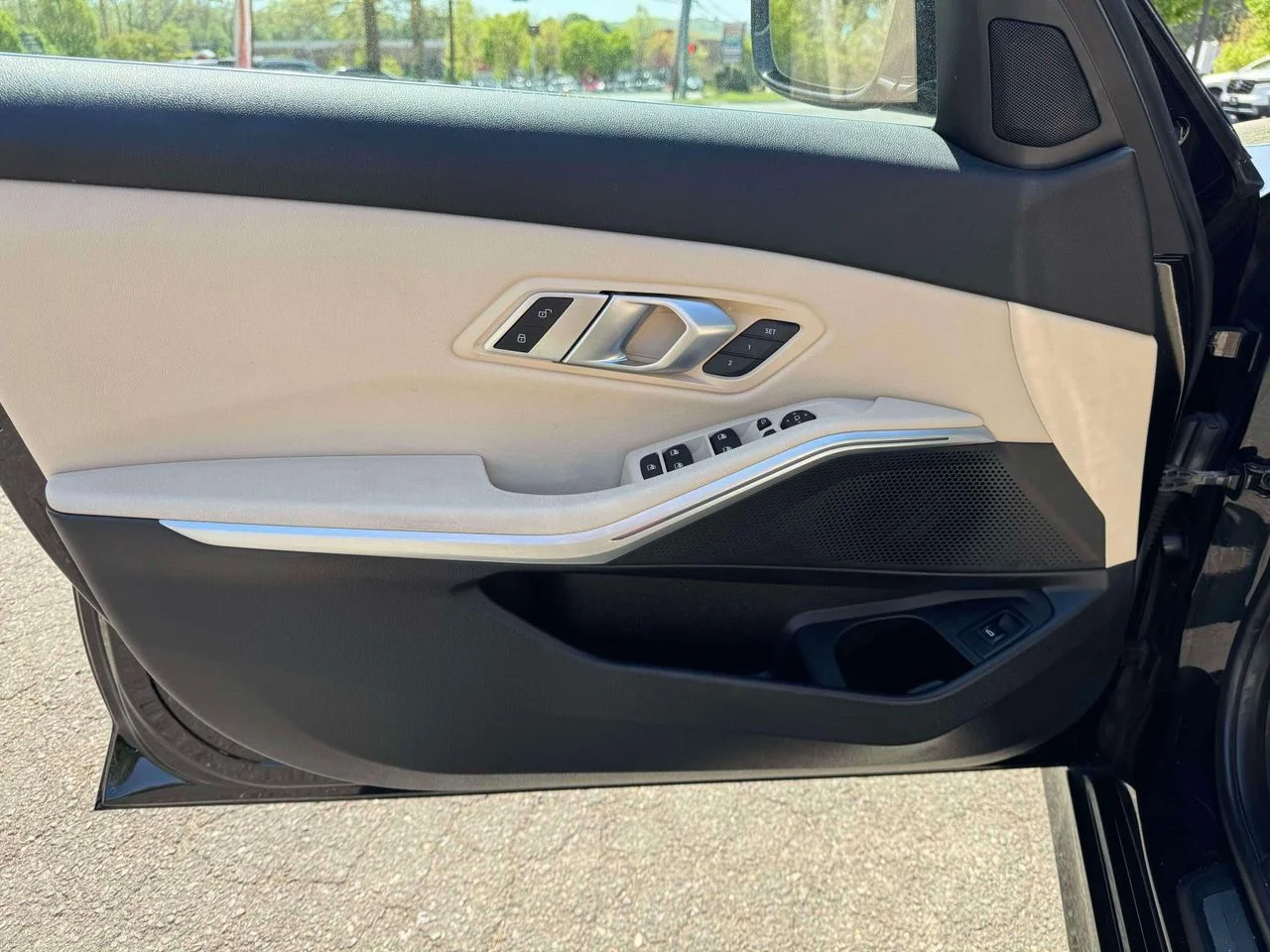 Used 2020 Jet Black BMW xDrive image 20