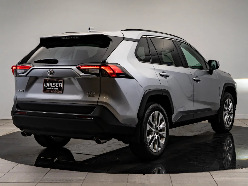 Used 2025 Silver Sky Metallic Toyota XLE Premium image 10