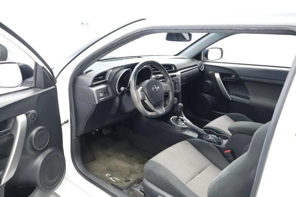Used 2014 White Scion Base image 22