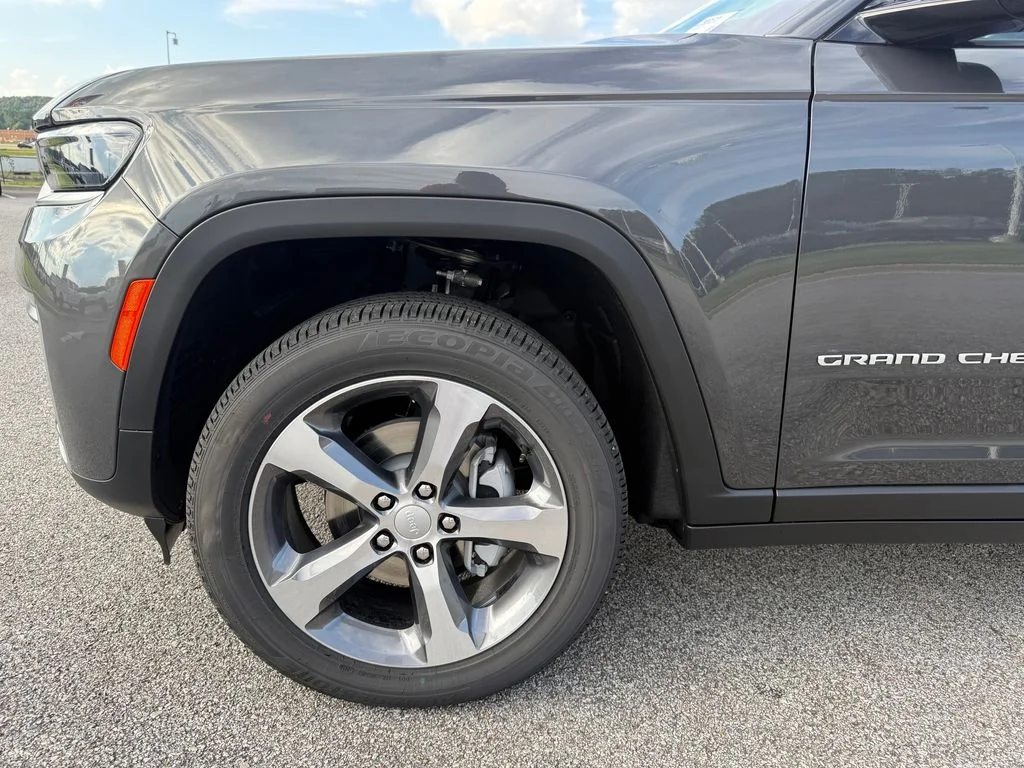 New 2026 Baltic Gray Metallic Clearcoat Jeep Limited image 23