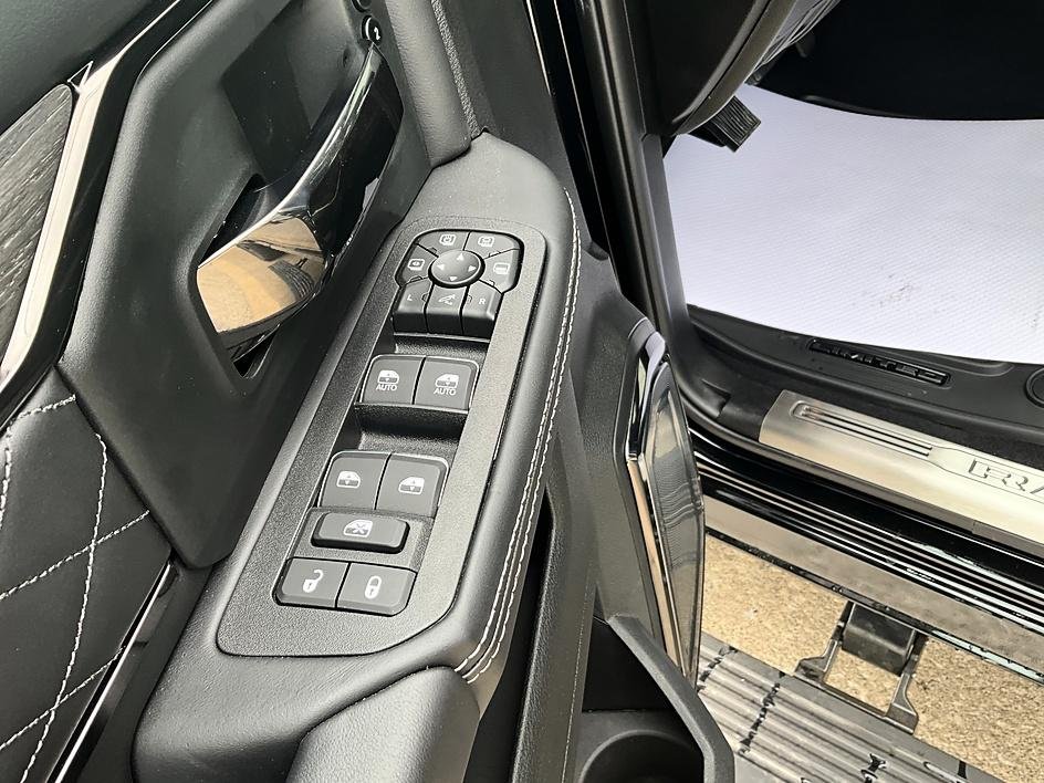 New 2026 Diamond Black Crystal Pearl-Coat Exterior Paint RAM Limited image 16