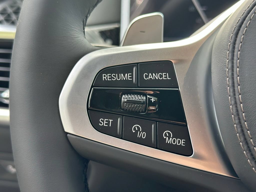 New 2026 Mineral White Metallic BMW xDrive40i image 32
