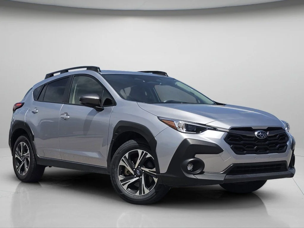 Used 2025 Ice Silver Metallic Subaru Premium image 2