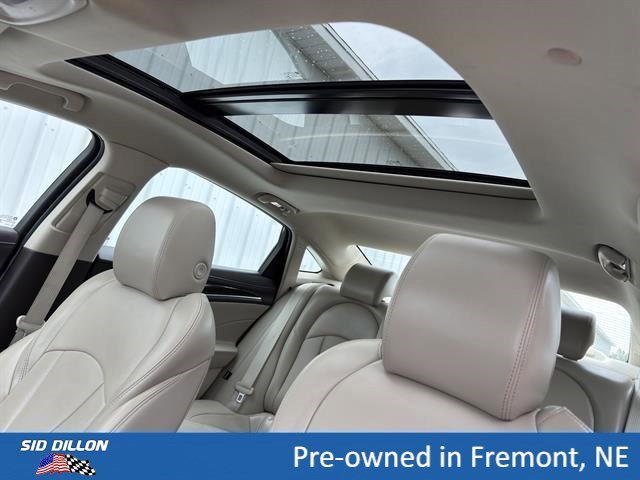 Used 2017 White Frost Tricoat Buick Premium image 15