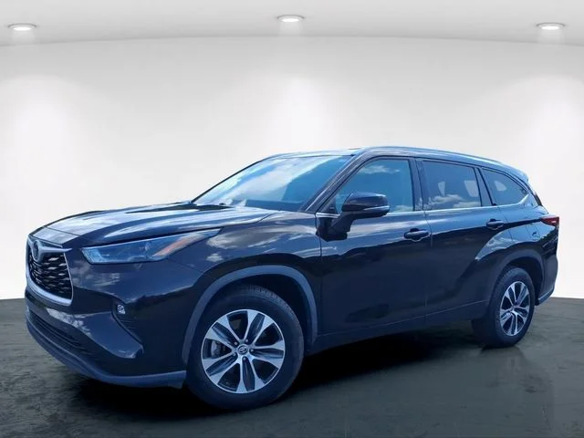 Used 2022 Brown Toyota XLE image 2