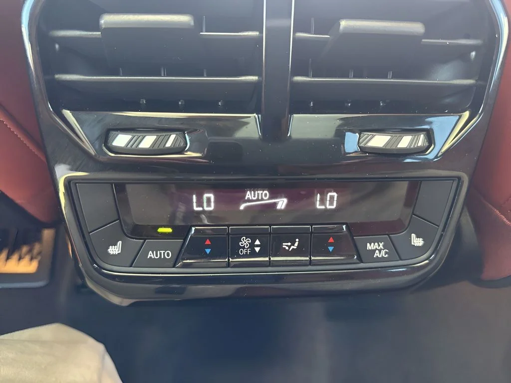 Used 2023 White BMW xDrive50 image 13