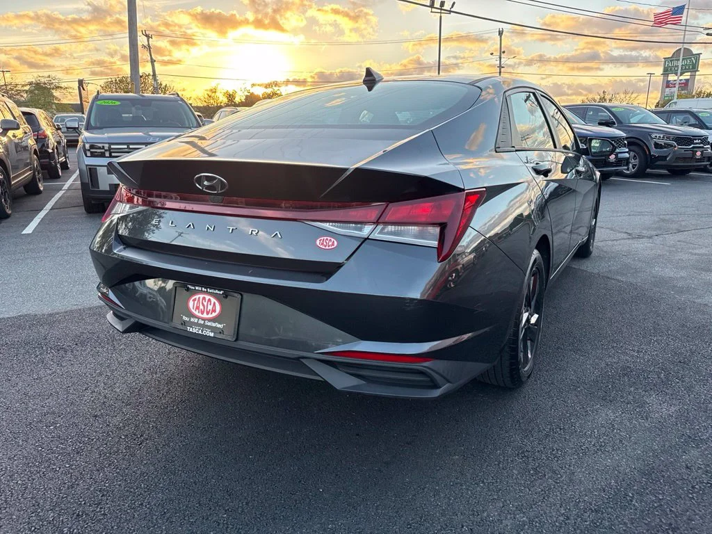 Used 2022 Gray Hyundai SEL image 5