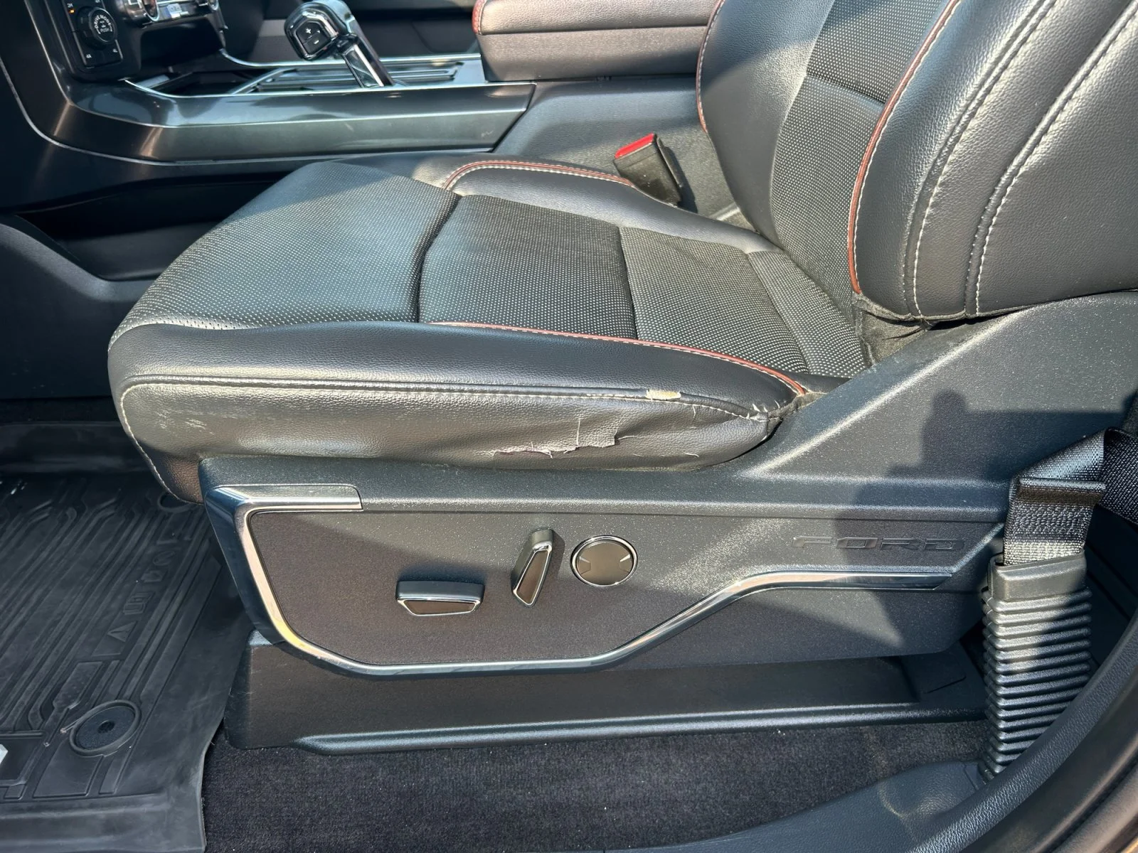 Used 2021 BLACK Ford LARIAT SuperCrew image 15