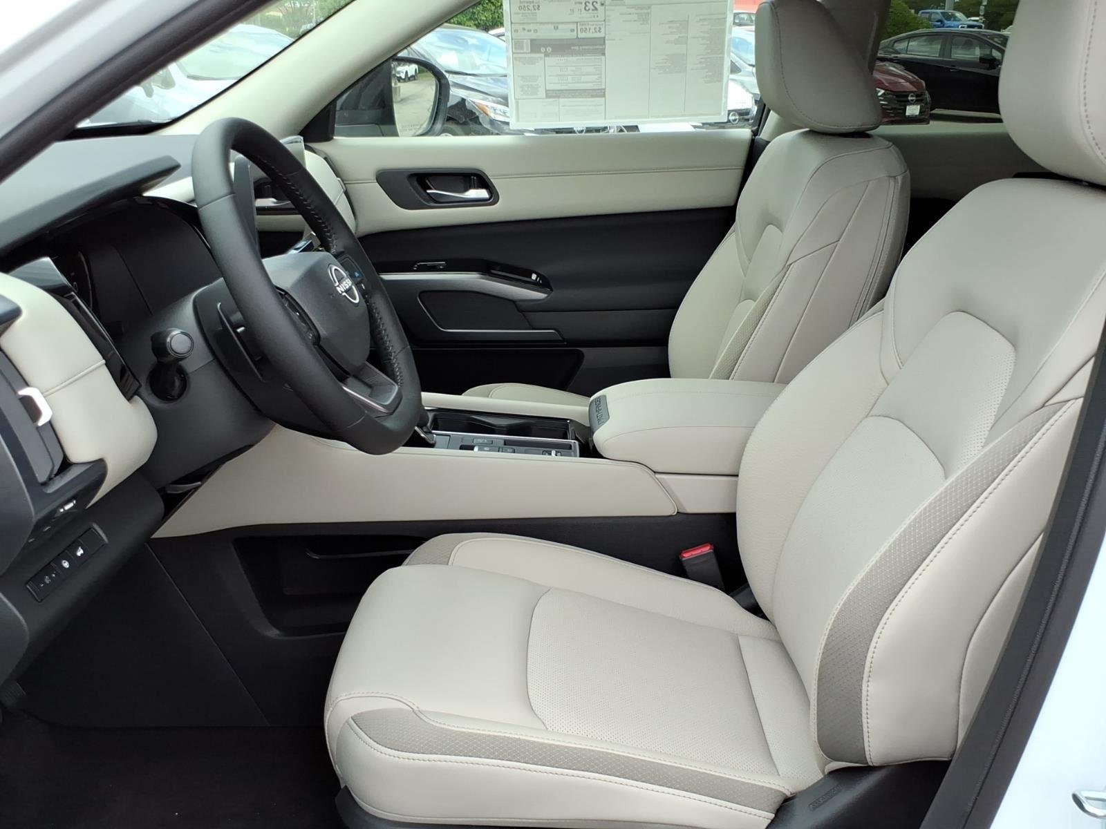 New 2026 Everest White Pearl TriCoat Nissan SL image 10