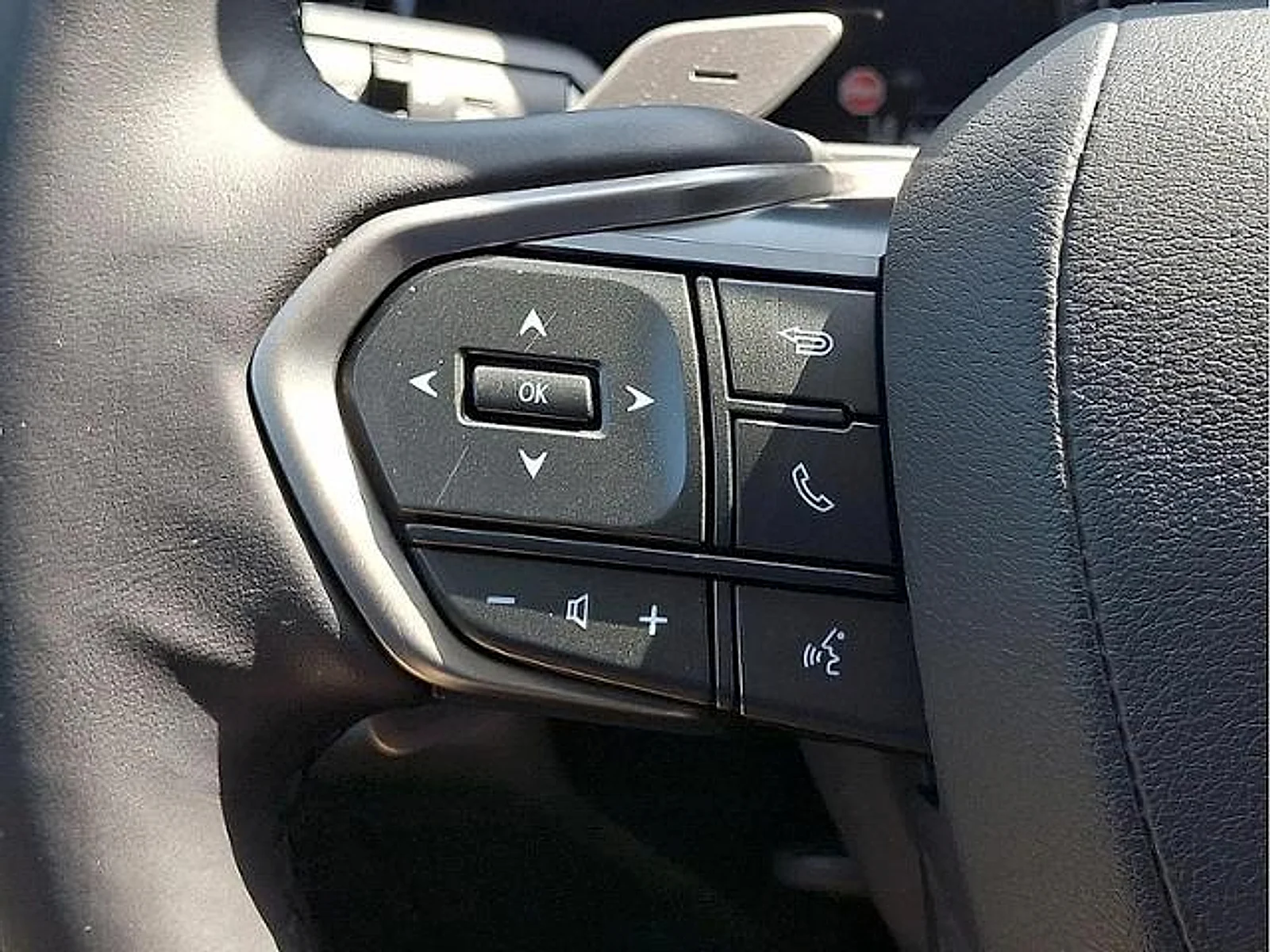 Used 2024  Lexus  image 19