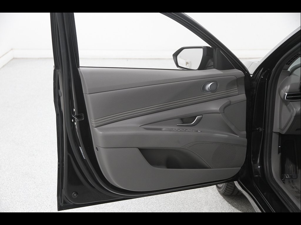 Certified Used 2023 Onyx Black Hyundai SEL image 4