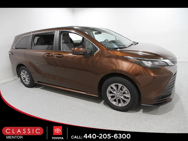 2024 Toyota Sienna LE 8-Passenger