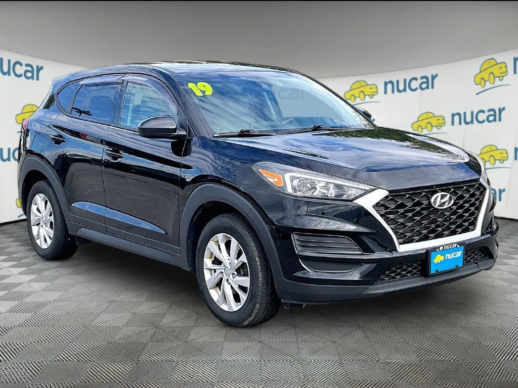 Used 2019 Black Noir Pearl Hyundai SE image 1