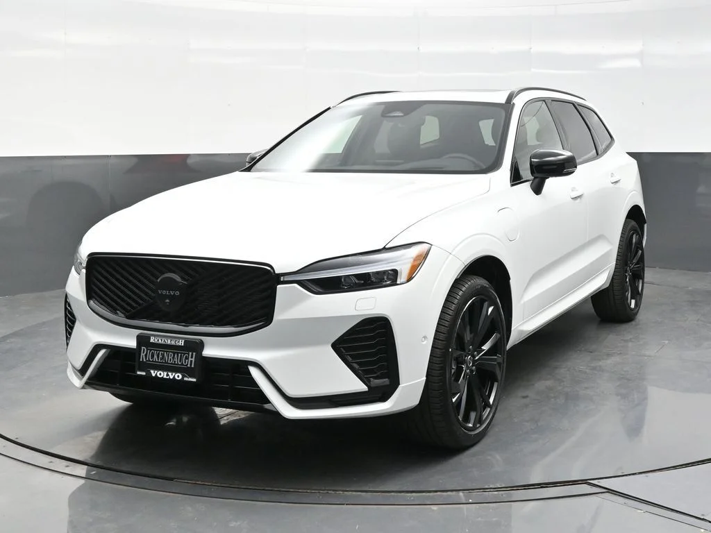 New 2026 Crystal White Volvo T8 Ultra Black Edition image 2