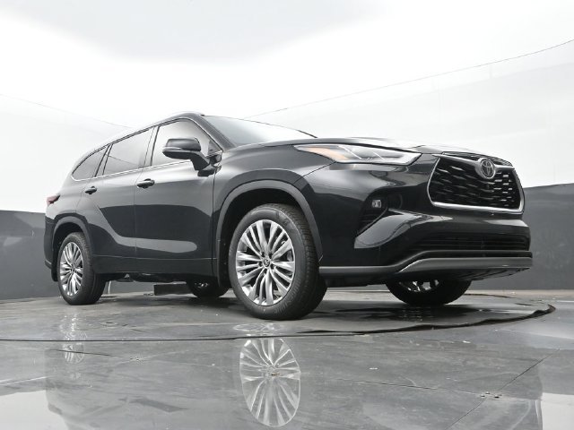 New 2026 Midnight Black Metallic Toyota Platinum image 25