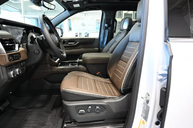 2026 GMC Yukon XL Denali Ultimate - Photo 12