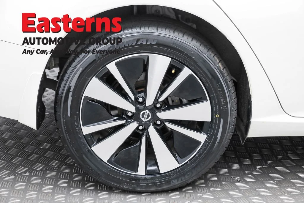 Used 2022 White Nissan 2.5 SL image 29